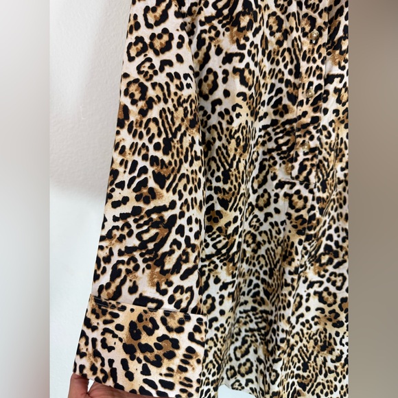 Chico’s No-Iron Cotton-Blend Cheetah-Print Pullover Button Front Top Sz 2 (L/12) - Picture 6 of 10